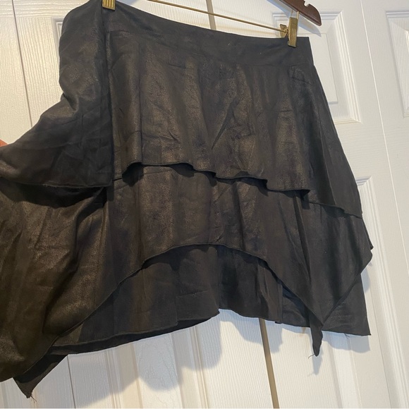 NWT Faux Suede Black Handkerchief Layered Mini Skirt. Size Large. - Picture 10 of 14